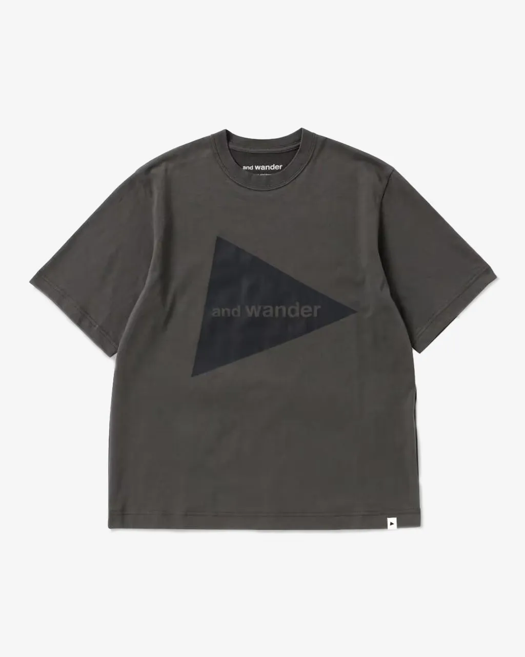 and wander Logo SS T Charcoal