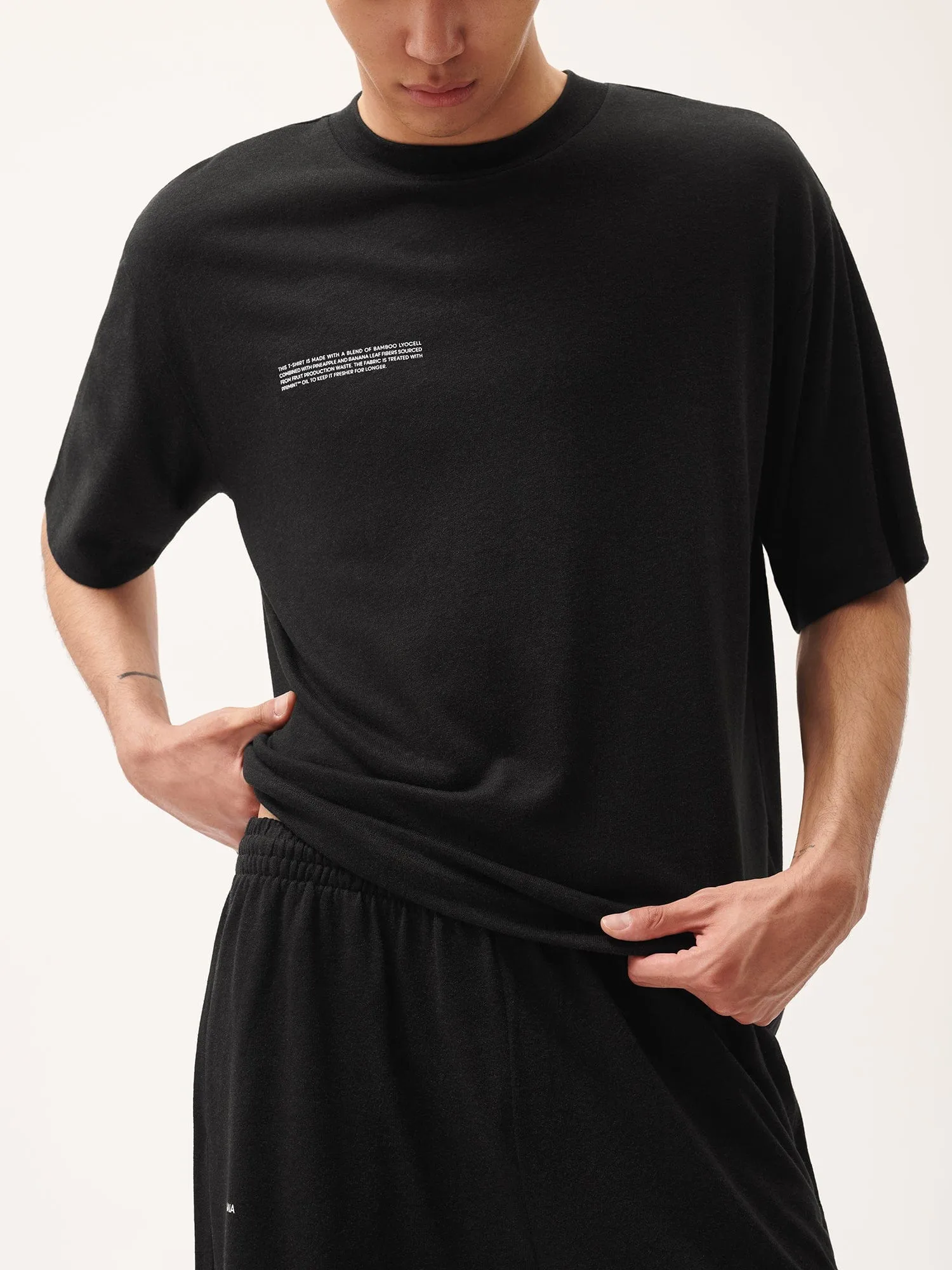 Mens DNA Frutfiber T-Shirt—black