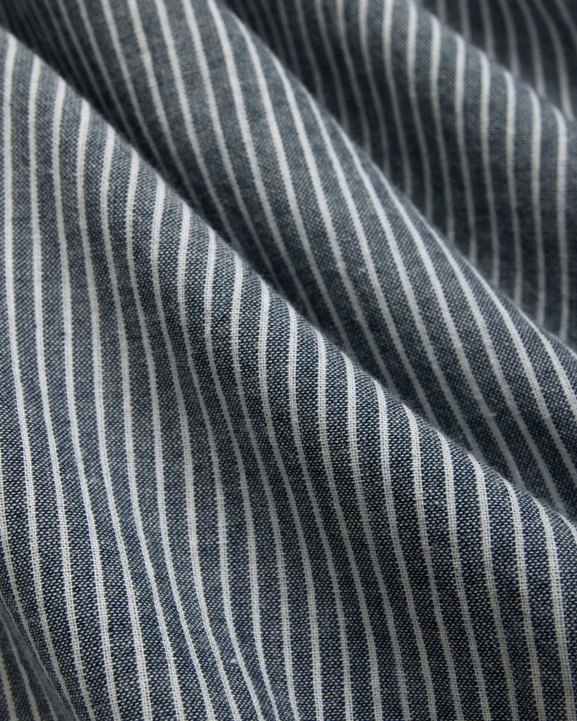 NAVY/WHITE BANKER STRIPE COTTON CHAMBRAY SHIRT
