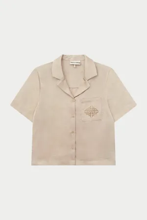 SATIN SHORT SLEEVE EMBLEM SHIRT - BEIGE