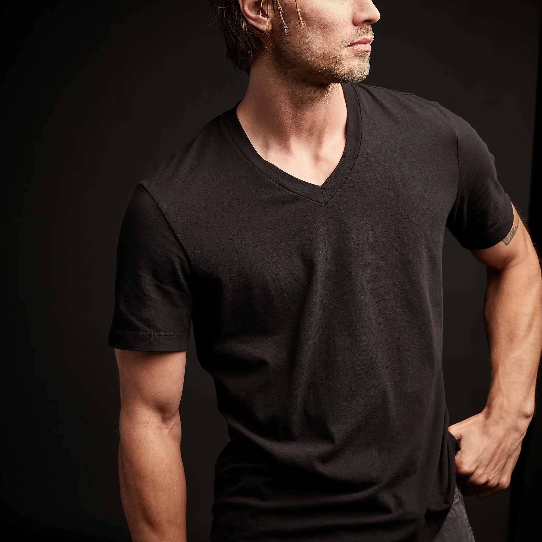 Short Sleeve V Neck - Black