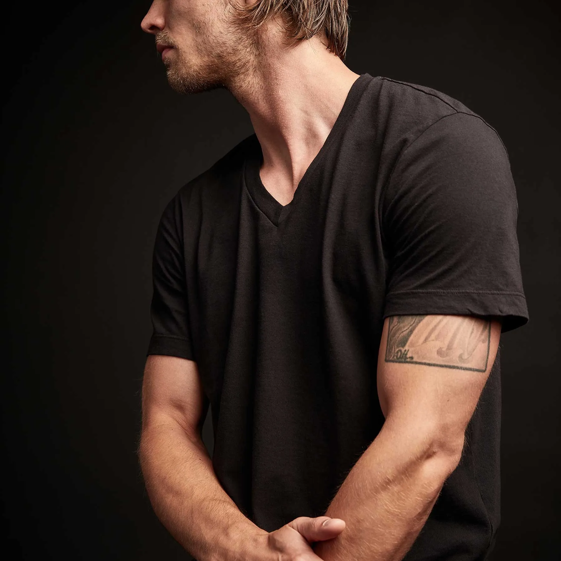 Short Sleeve V Neck - Black